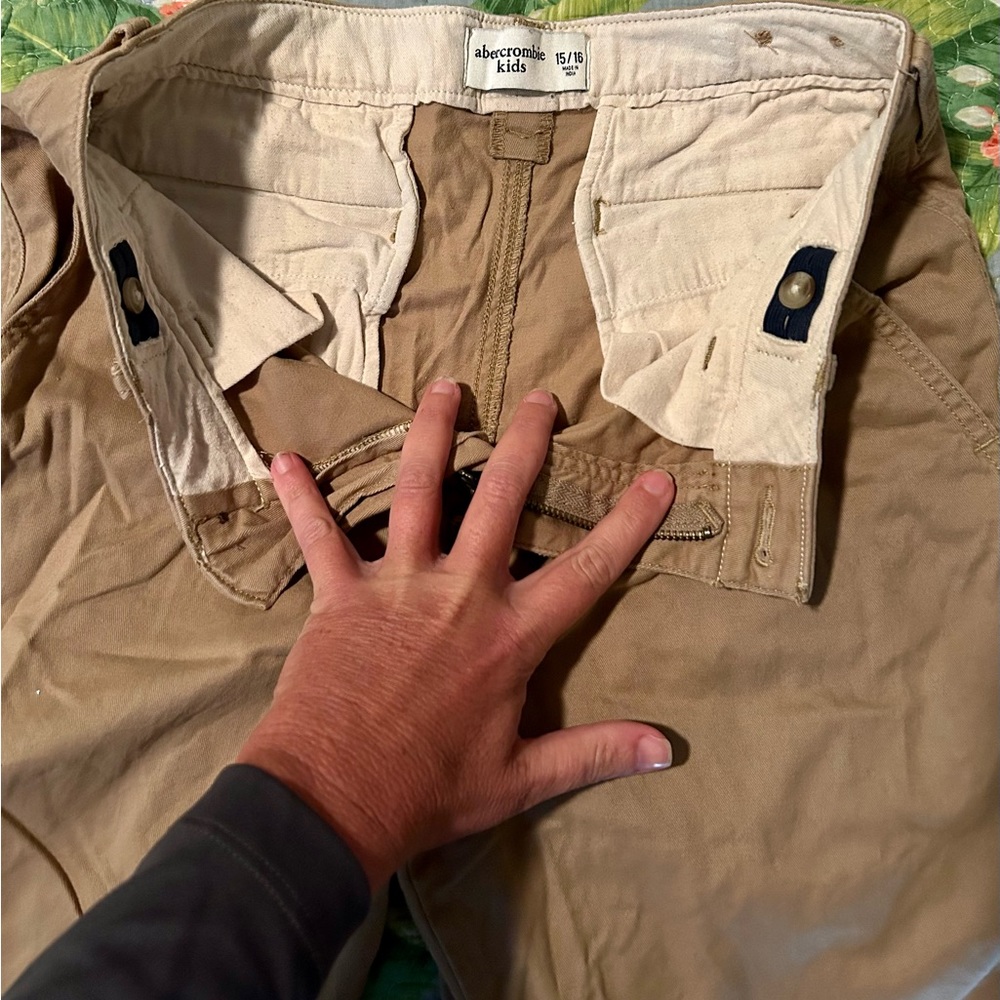 Abercrombie Kids Flat Front Khaki Shorts / Size 15/16